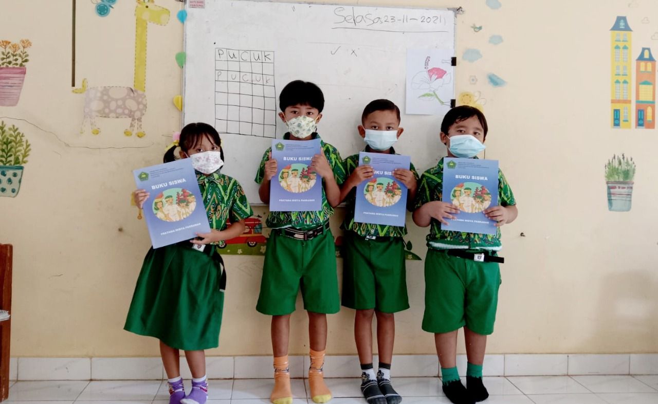 podiumnews.com-Perkuat Literasi Agama, Ditjen Bimas Hindu Distribusikan 39 Ribu Buku